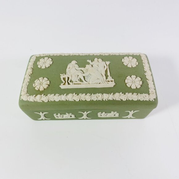 Set of 2 Wedgwood green Jasperware Trinket with Lid & plate - Picture 2 of 13